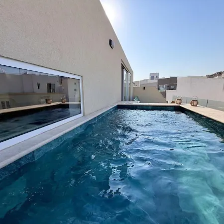 شقة Luxury Penthouse With Pool And Terrace For 5 Guests *