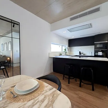 Luxury Penthouse With Pool And Terrace For 5 Guests *